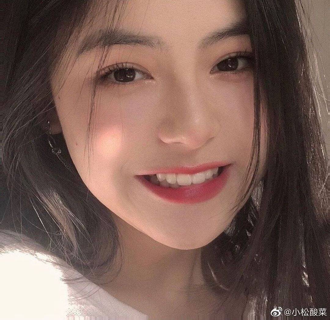 最好看的網(wǎng)紅混血小松酸菜plmm美圖_1