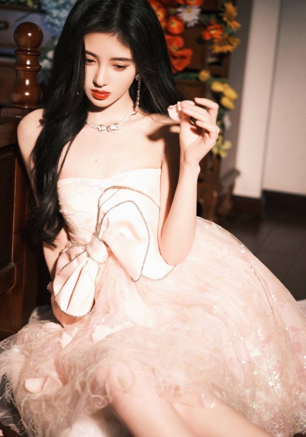 鞠婧祎粉色抹胸纱裙妩媚写真_5