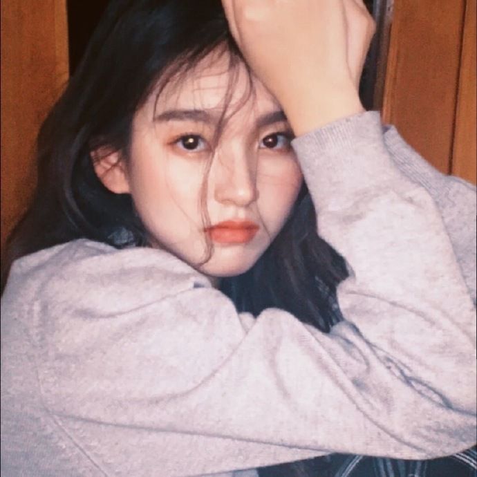 胶片复古风真人忧郁女生高清头像_7