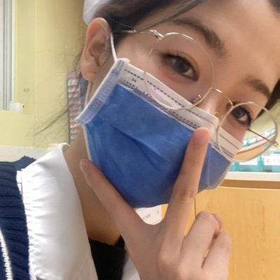 黑丝美女小护士自拍，今天不用上夜班