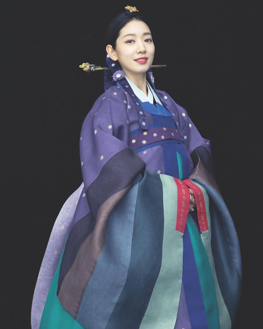 朴信惠新婚晒出韩服写真_2