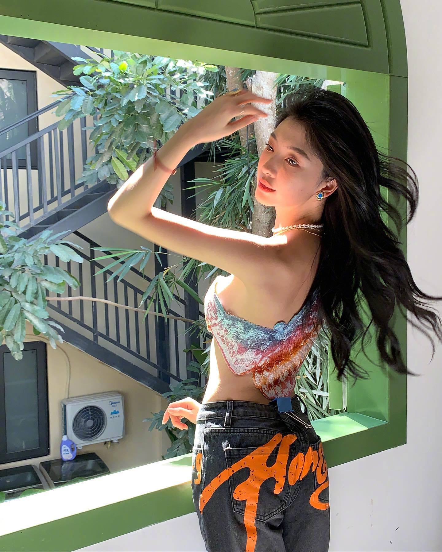 易梦玲爆款蝴蝶内衣写真高清图片_7