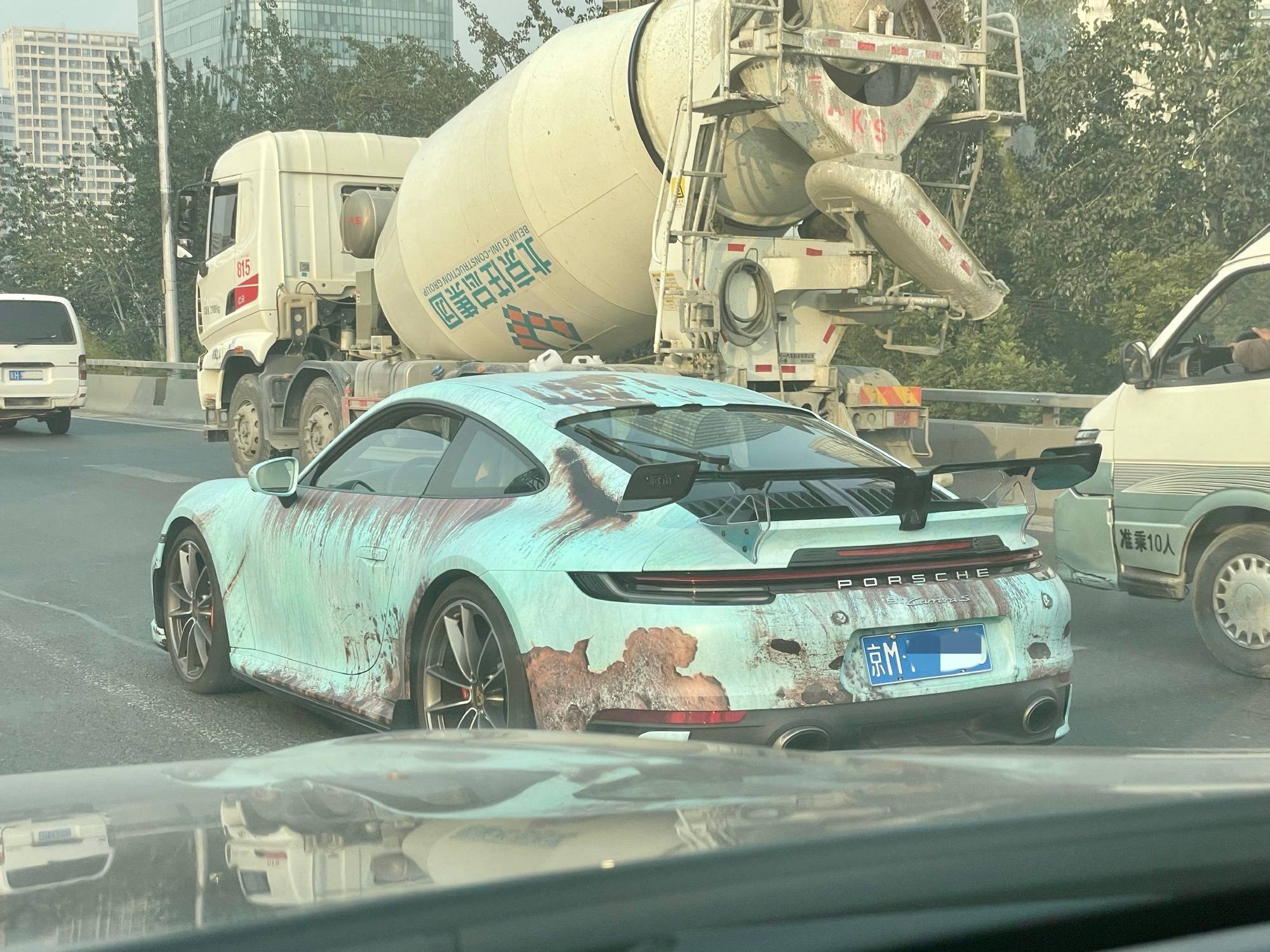 实拍叙利亚风保时捷911 做旧生锈车衣_2