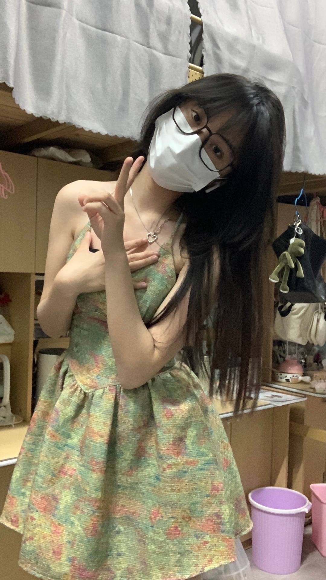 宿舍里新来的纹身社会女_2