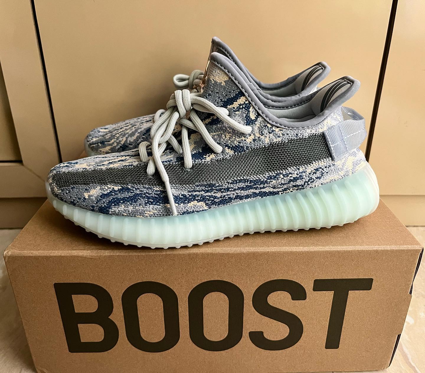 2022新款北卡蓝椰子鞋adidas Yeezy 350 v2 mx blue正品高清细节图_5