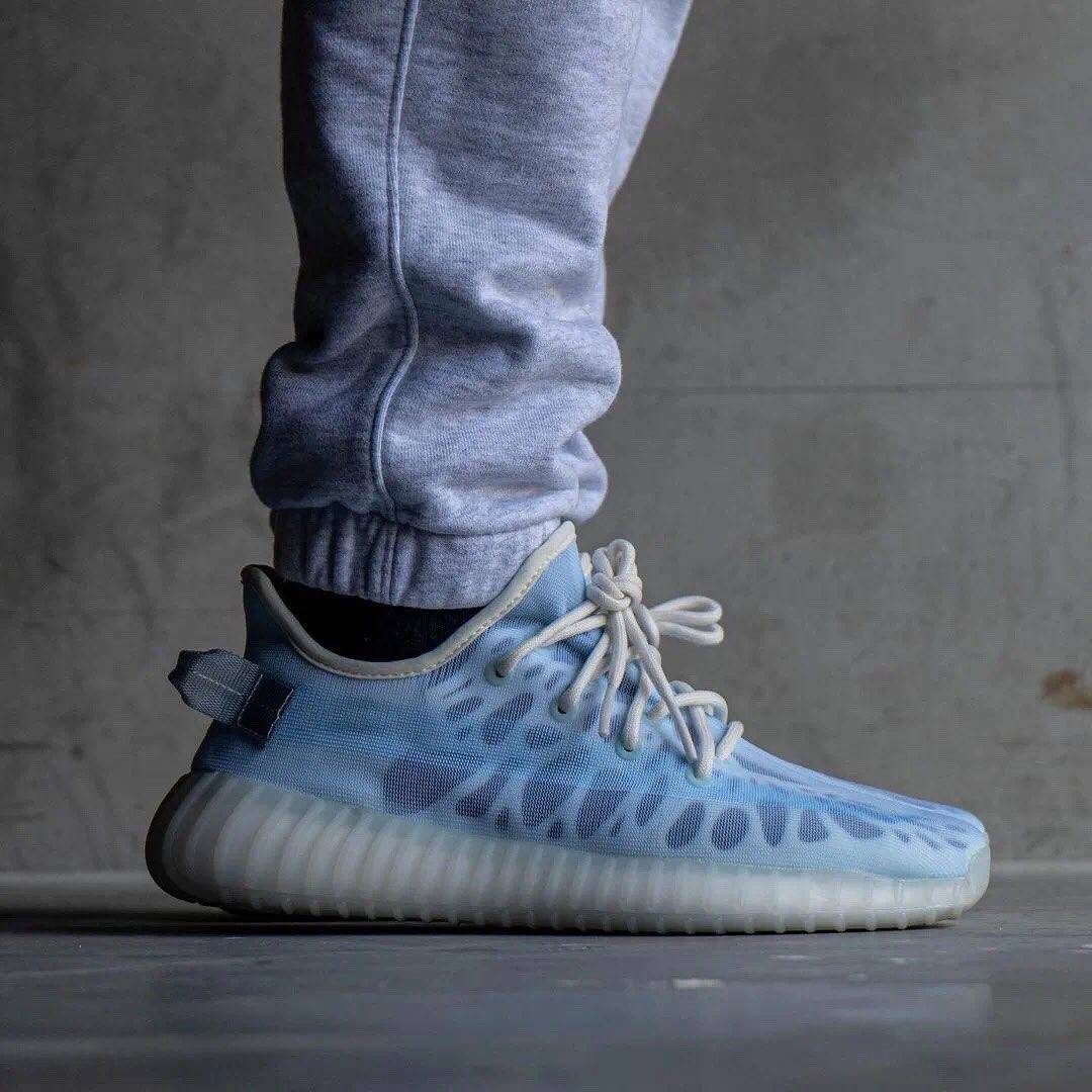yeezy 350v2monoice镂空新冰蓝正品上脚效果图  正版细节实拍图_1