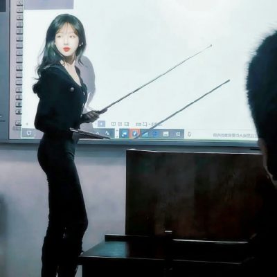 新入职漂亮的老师图片  有这样的老师,什么样的大学考不上