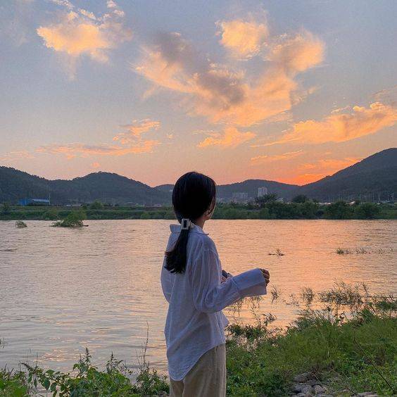自由感氛围旅行风景女生头像，看起来很自由的头像女_11