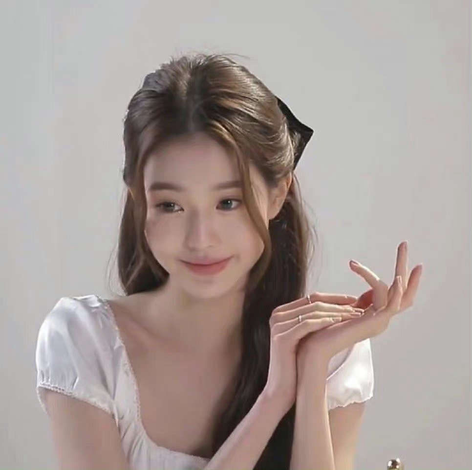 张元英图片高清头像白色ins照片_1