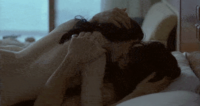 男女搂搂抱抱亲亲摸摸gif动态图553_2