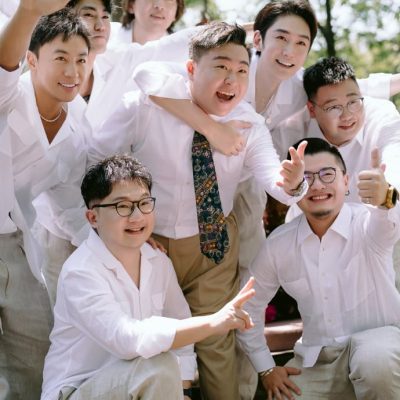 郝劭文晒婚礼现场照，郝劭文释小龙伴郎童年cp合照