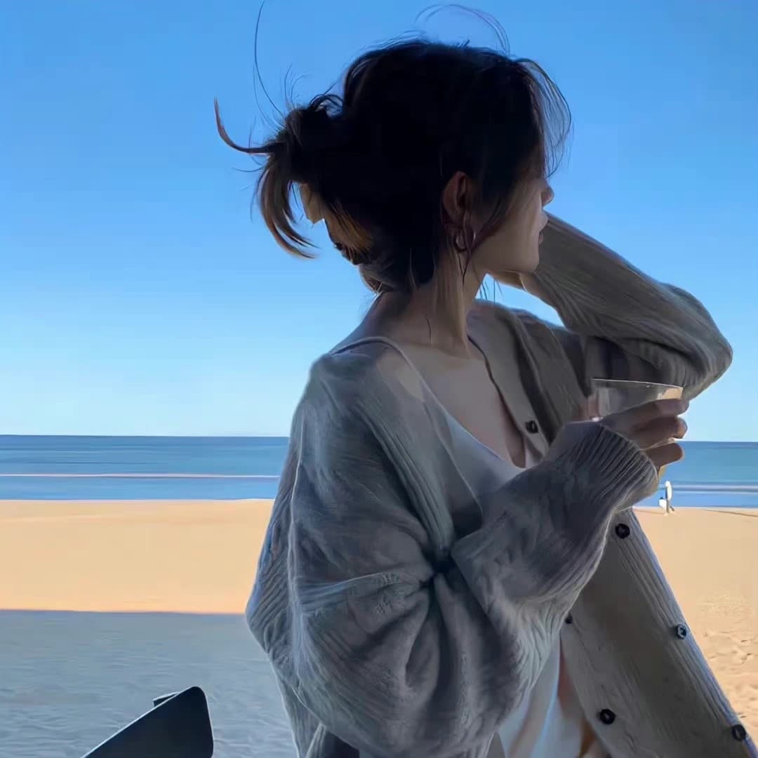 女生面朝大海蓝色背影头像,蓝色背景女人背影图片_10