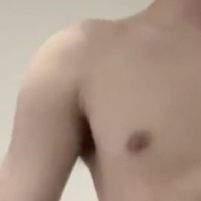 为什么男生穿运动裤很突出,男生运动裤前面凸凸的图片肌肉帅哥凸显大包!