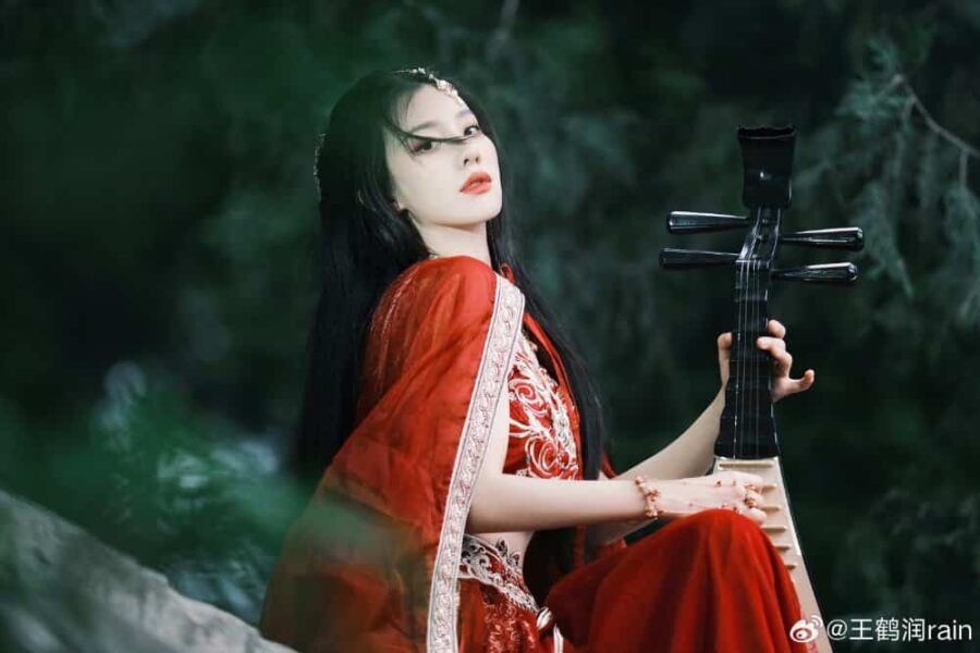 《莲花楼》圣女角丽谯红衣撑伞古装美女头像 痴汉疯批美人王鹤润古风女头_17