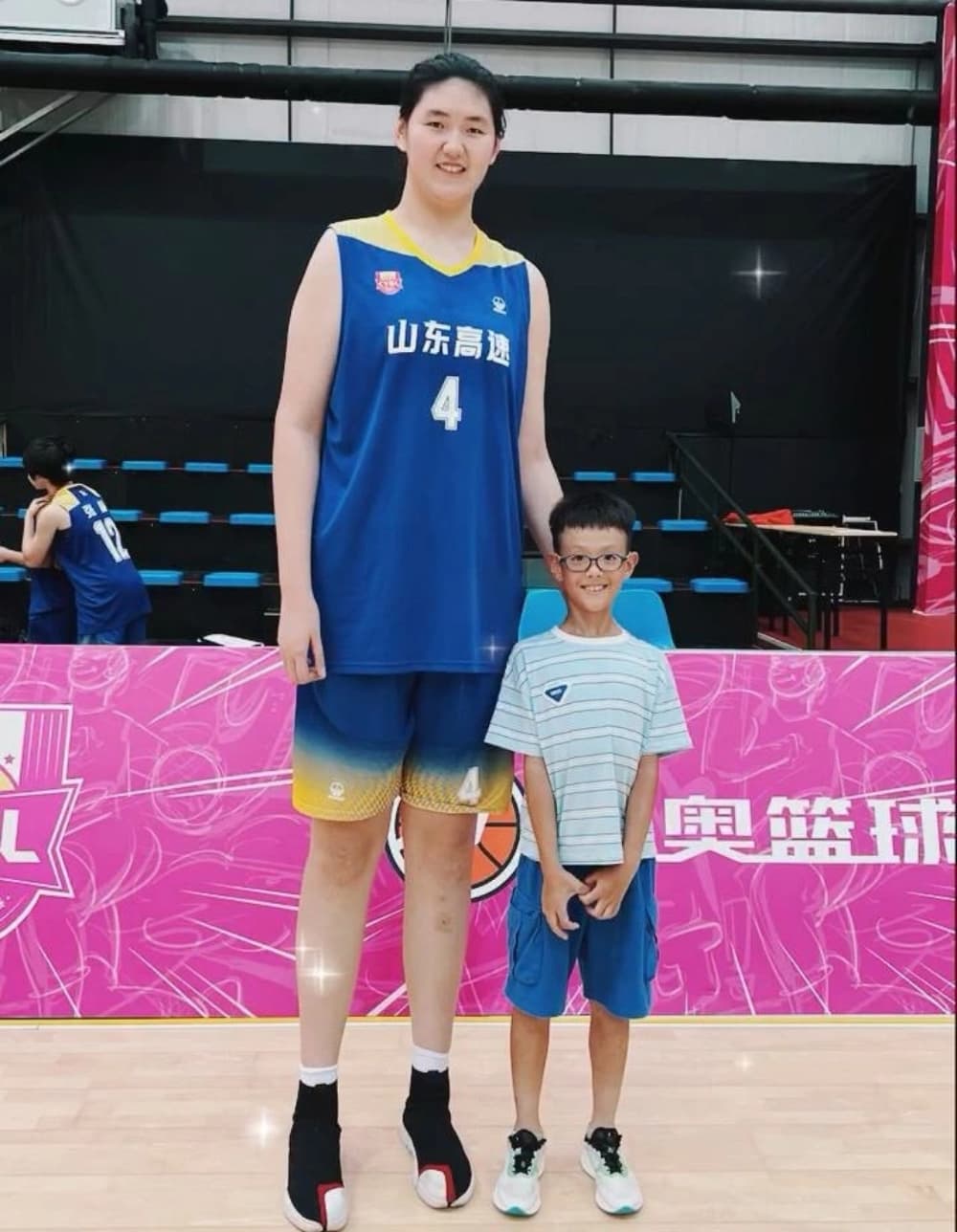 女篮张子宇图片,16岁身高2米28比姚明还高_2