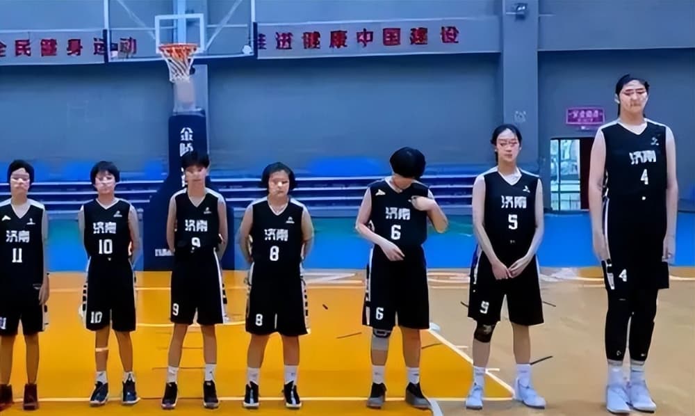 女篮张子宇图片,16岁身高2米28比姚明还高_3