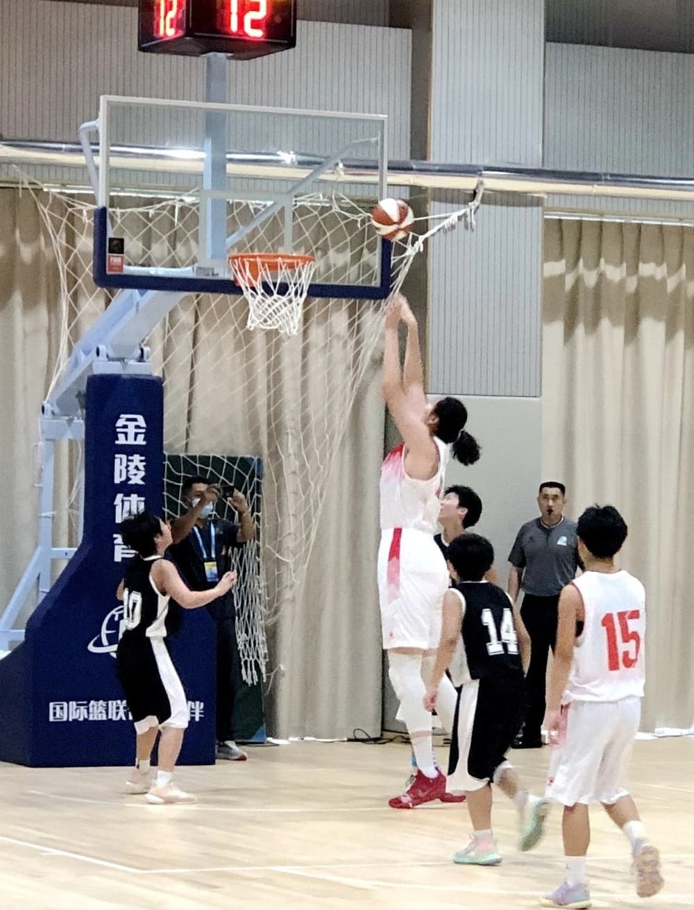 女篮张子宇图片,16岁身高2米28比姚明还高_4