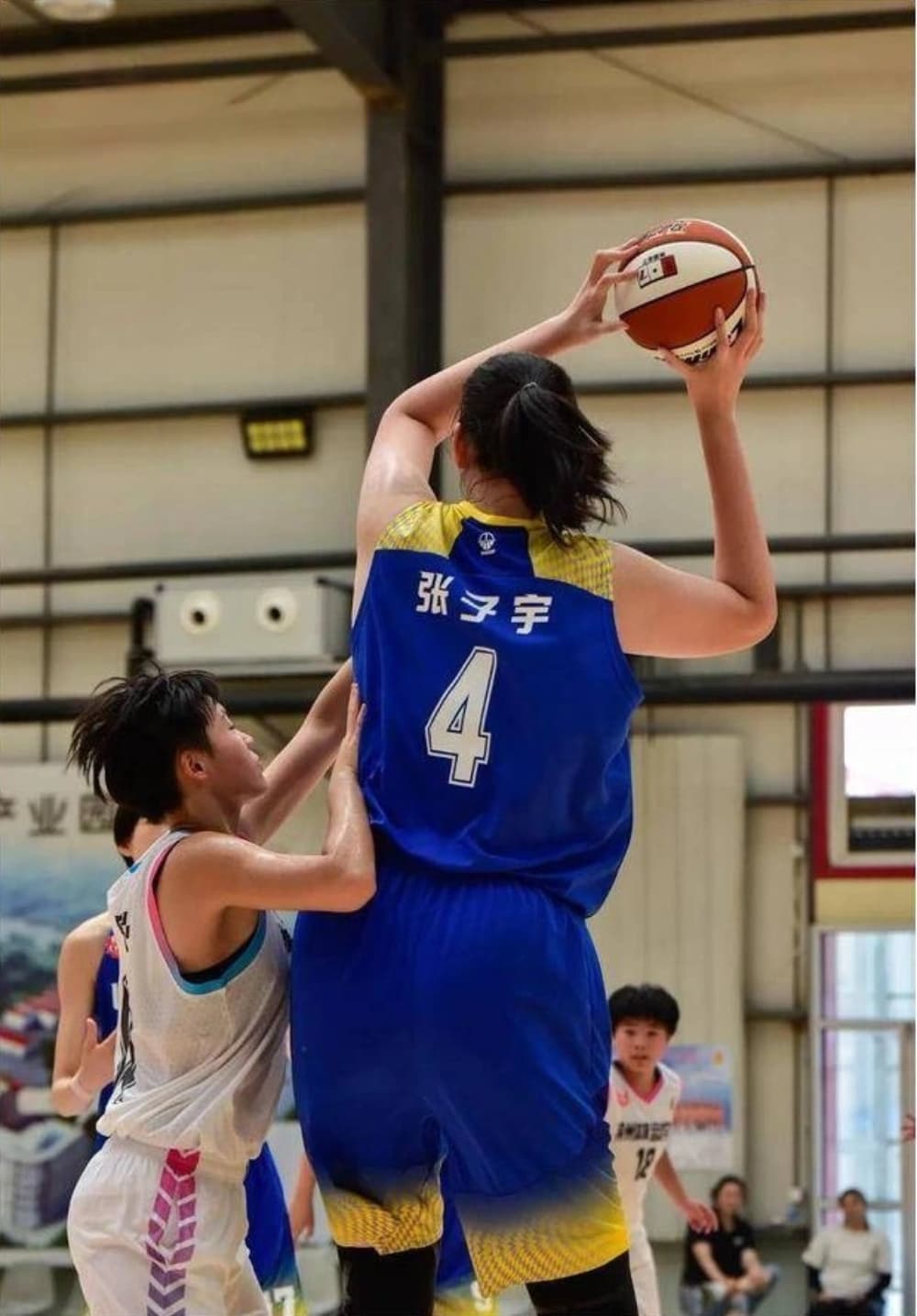 女篮张子宇图片,16岁身高2米28比姚明还高_5