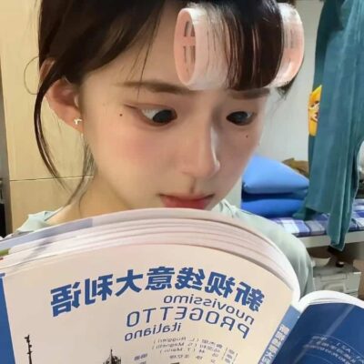 自然不刻意的表达热爱工作努力学习的微信女头