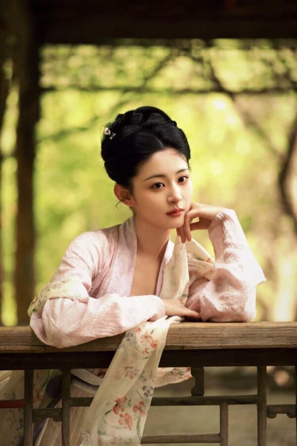 甜美少女古风汉服女头 为有暗香来牧遥赵晴古装微信头像_8