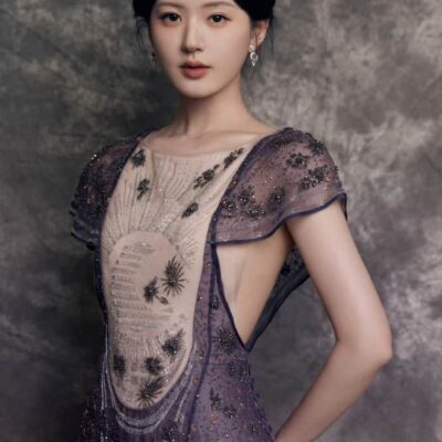 赵露思 油画少女 写真图片 美背太漂亮