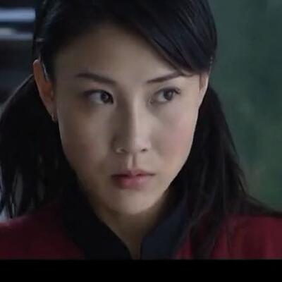 女子喝了老板的水有点头晕，女子喝了饮料后浑身燥热
