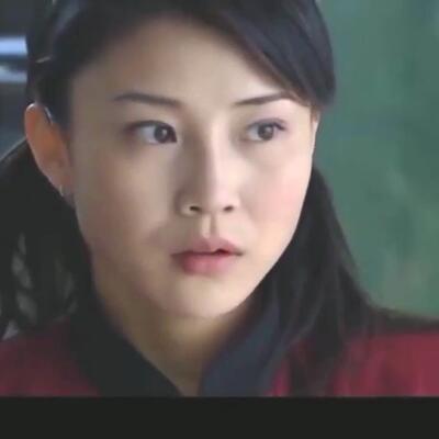 女子喝了老板的水有点头晕，女子喝了饮料后浑身燥热