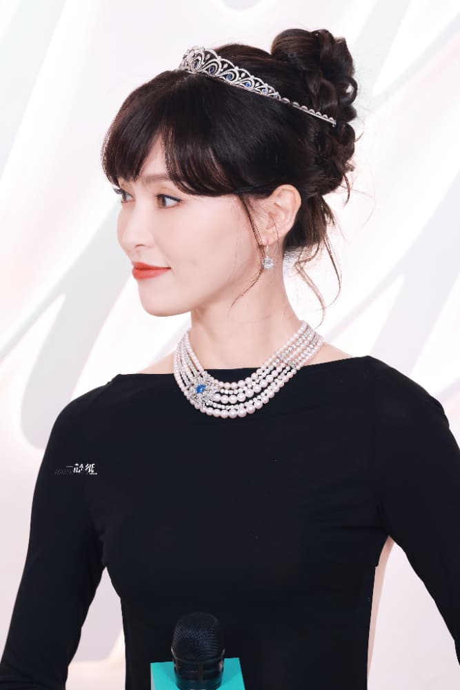 Tiffany活动唐嫣赫本公主风露背图片_15