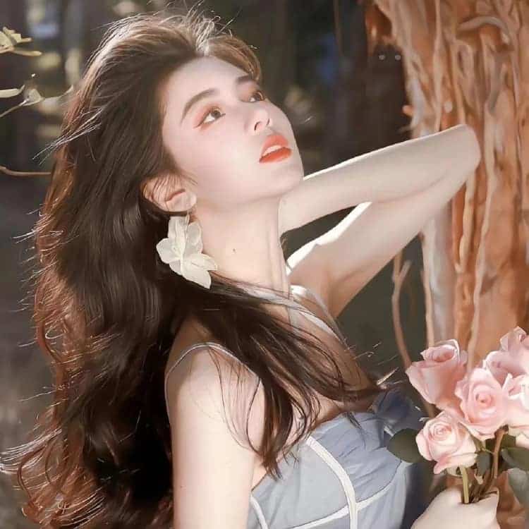 漂亮好看的感性成熟真人女生头像_11