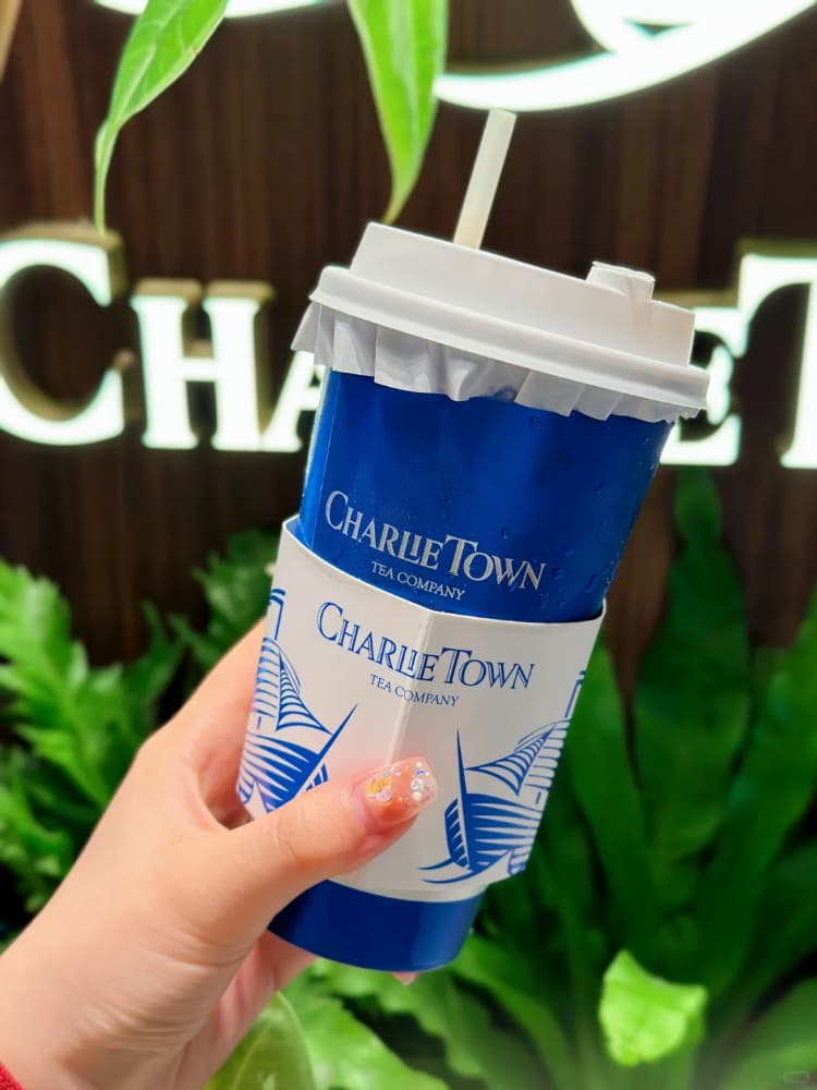 适合发朋友圈的高端CharlieTown奶茶图片_1