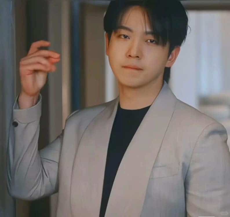 疯狗硬汉爹系男友短剧男星甄子琦头像_3