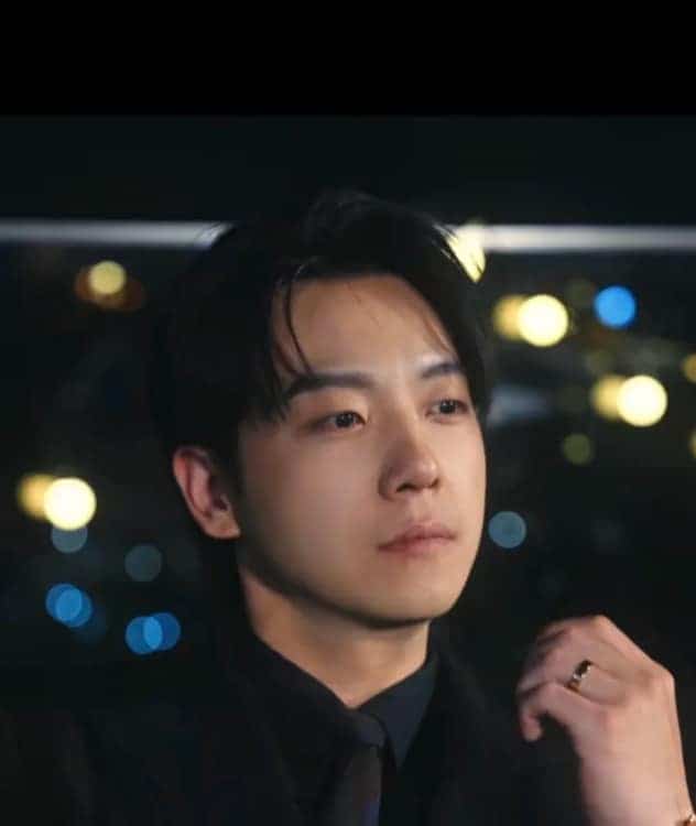 疯狗硬汉爹系男友短剧男星甄子琦头像_1