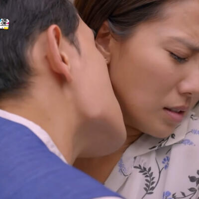 羞羞de視頻:已滿十八歲從此進(jìn)入戴好耳機(jī)的吻戲原聲集合