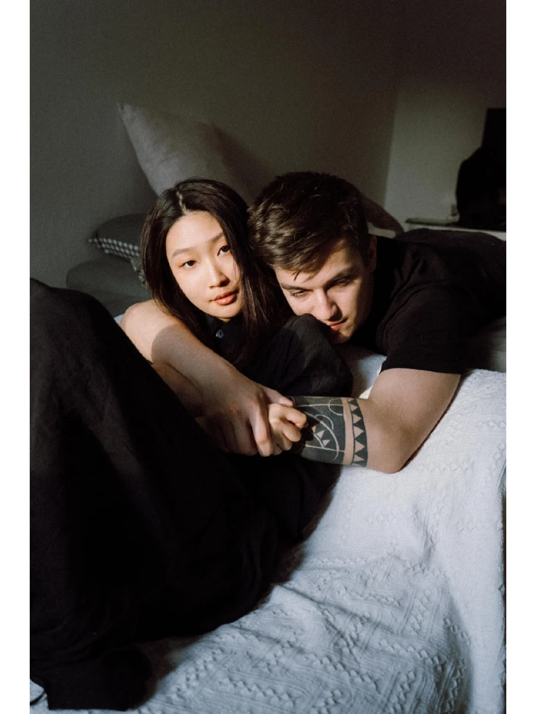 接吻一个人伸舌头一个人不伸gif动态图-20个口咬图片_3