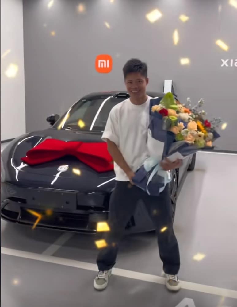 苏炳添晒雷军送的小米SU7图片分享_1