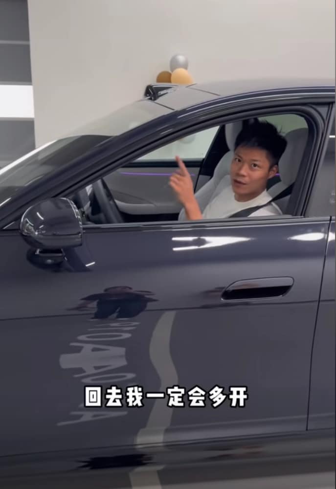 苏炳添晒雷军送的小米SU7图片分享_3