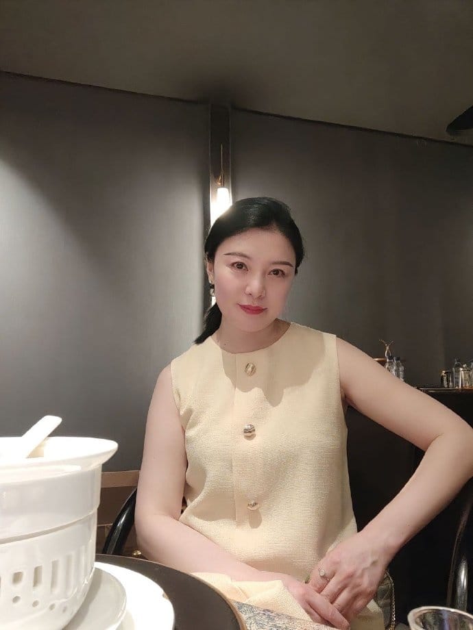 45岁的白皙气质贵妇美女啥样子图片，有不讨人厌的贵妇么?她长什么样?_1