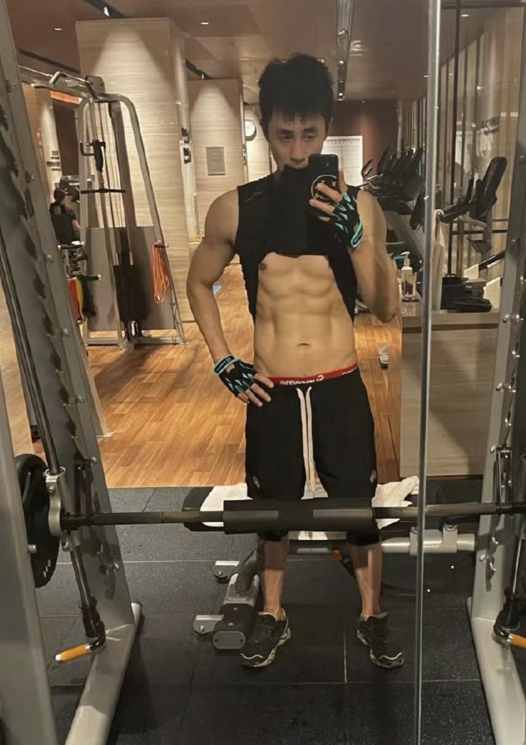 杜淳八块腹肌照图片,有腹肌的男明星杜淳_1