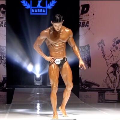 翘丁丁健美比赛视频,堪称是世界硬鸡合体比赛视频