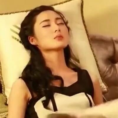 女孩第一次谈恋爱初吻,男的知道你是初吻狠狠的亲你