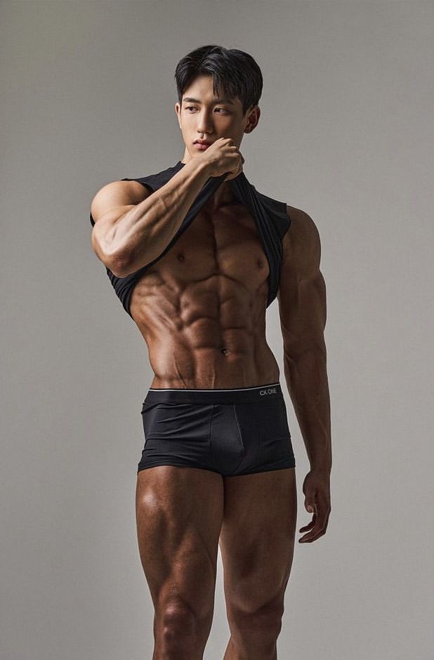 帅哥鹿头腹肌凸根根黑皮图片_2