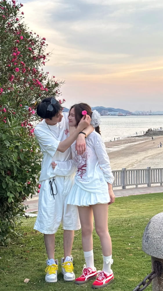 姐姐为什么老是骑着我肩膀图片_3