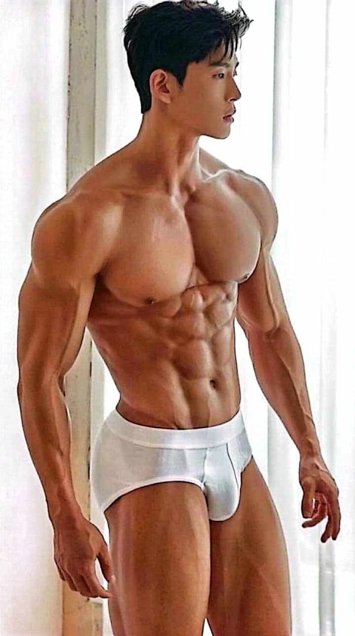 帅哥穿白色三角裤大包图片_2