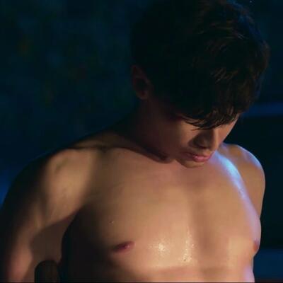 8块腹肌被五花大绑逃跑失败视频