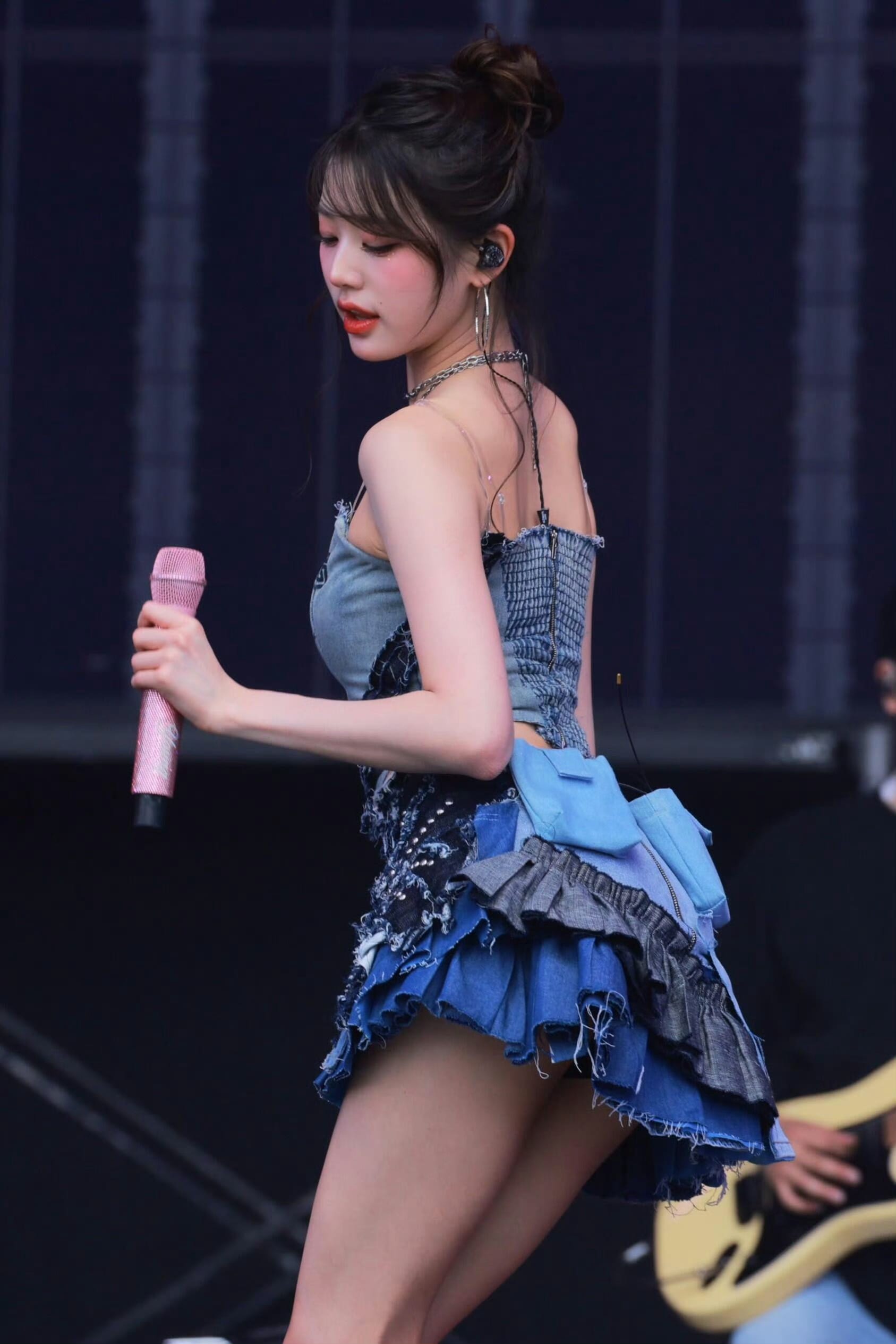 张元英热辣小短裙舞台生图_2