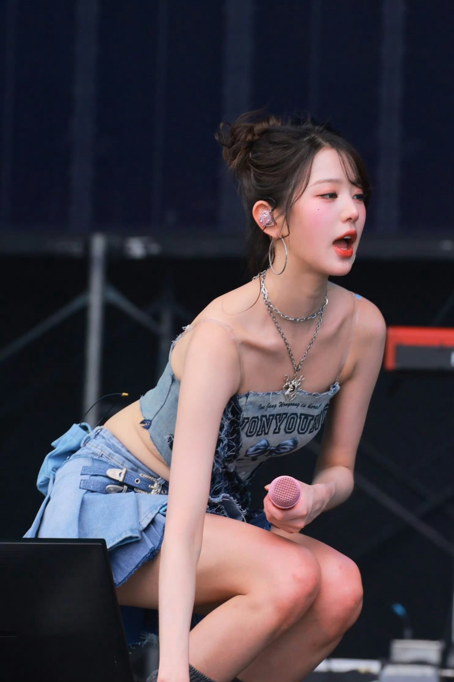 张元英热辣小短裙舞台生图_4