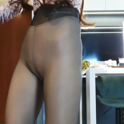 女主播穿透肉紧身瑜伽裤跳舞紧身裤唇沟明显跳舞