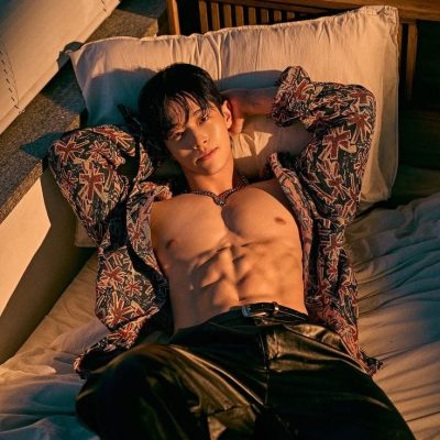 腹肌男孩光溜溜躺着,全身78光秃秃的图片真实大包