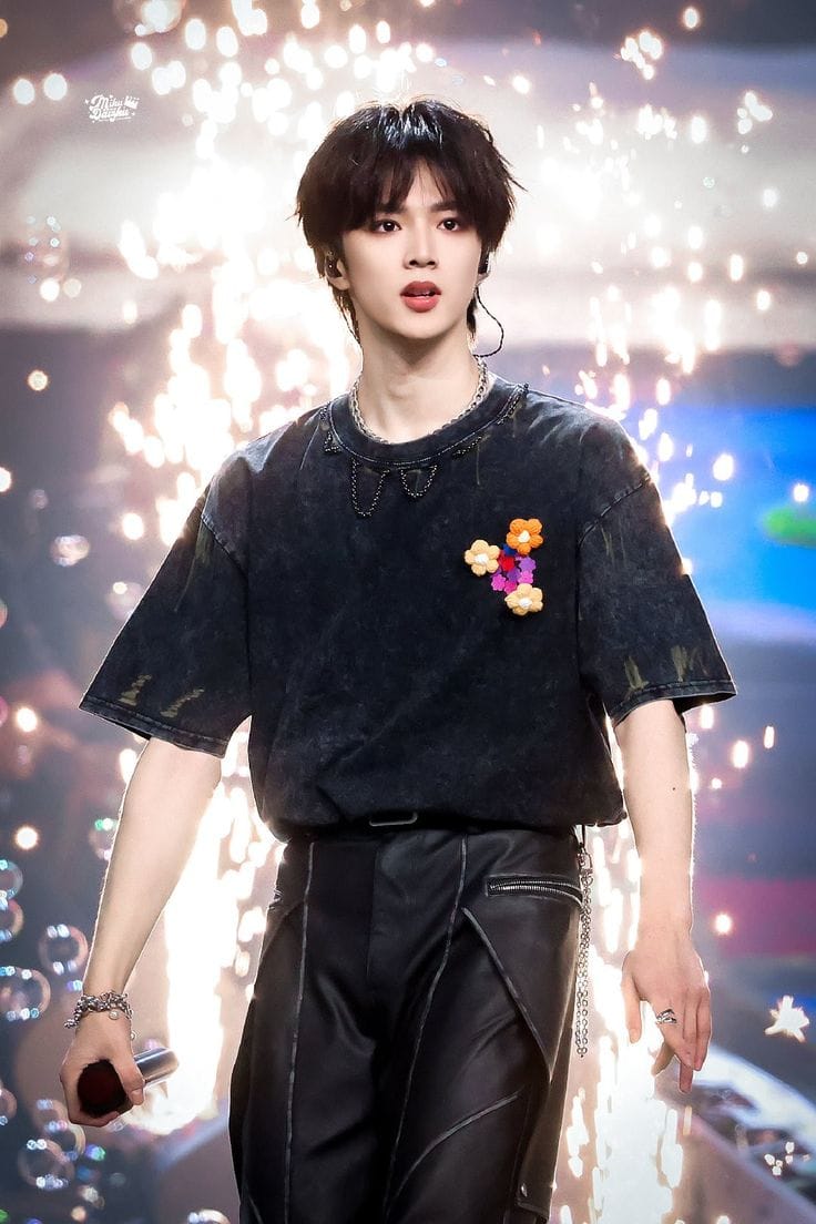 刘耀文穿裤子的帅气照片,刘耀文裆部裤子大鼓包图片_1