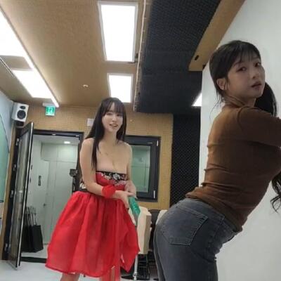 韩国妹子打屁股大赛,打屁股趴在哪里才会自然蹶起